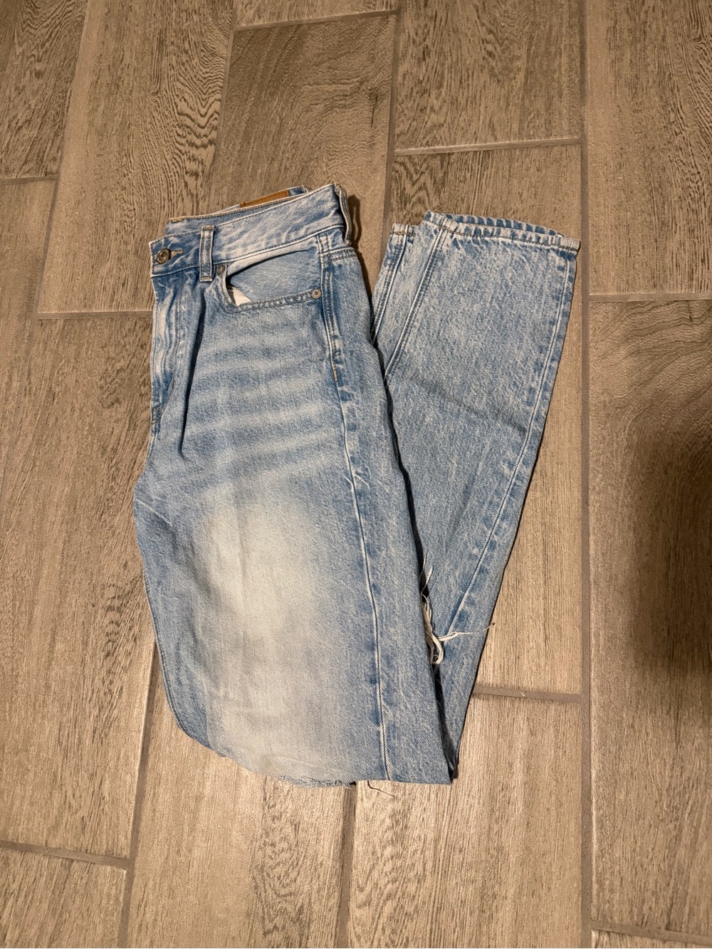 American Eagle Outfitters Light Wash Mom Jeans